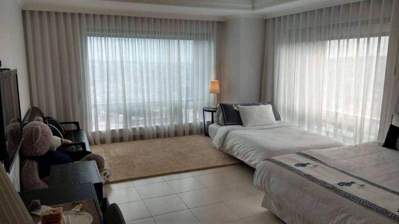 Corner Inn Taichung Buitenkant foto